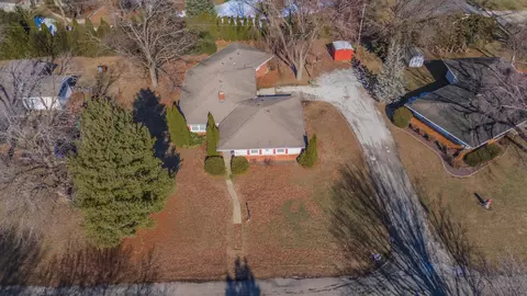 911 Warren St, Chenoa, IL 61726 photo 2