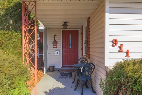 911 Warren St, Chenoa, IL 61726 photo 3
