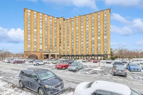 1 Renaissance Pl #1008, Palatine, IL 60067