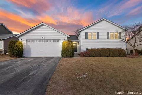 712 Robert Dr, Woodstock, IL 60098