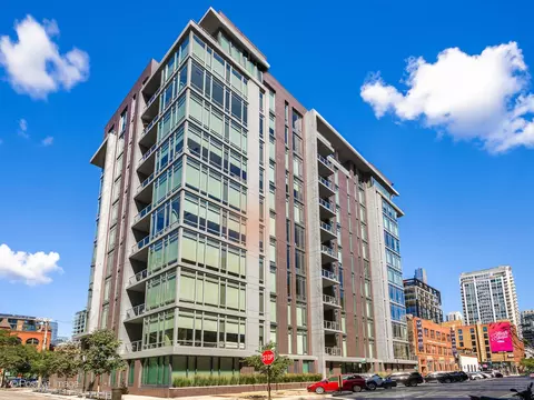 360 W Erie St #6D, Chicago, IL 60654