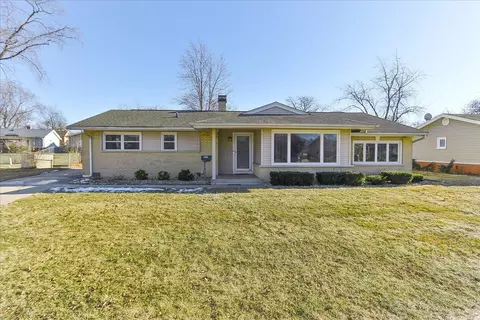 1223 Springdale Ln, Elk Grove Village, IL 60007