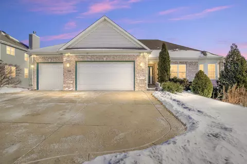 765 Fox Trail Ter, Cary, IL 60013