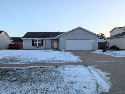 707 Northgate Dr, Saint Joseph, IL 61873