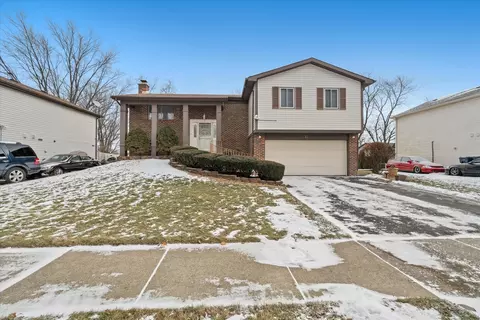 47 Deerpath Rd, Matteson, IL 60443