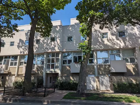 2800 N Talman Ave #C, Chicago, IL 60618
