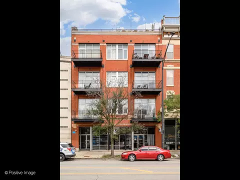1344 W Madison St #302, Chicago, IL 60607