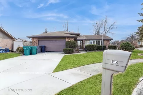 8935 Cypress Ct, Orland Park, IL 60462