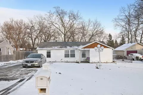 908 S Calhoun St, Aurora, IL 60505