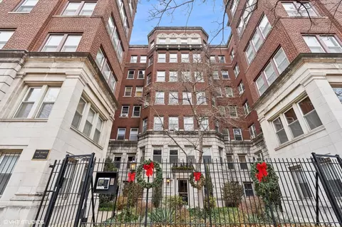 1050 W Balmoral Ave #6E, Chicago, IL 60640