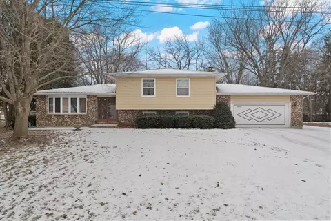 38434 N Russell Ave, Beach Park, IL 60087