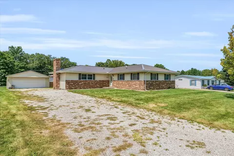 418 Palomino Dr, Danville, IL 61834