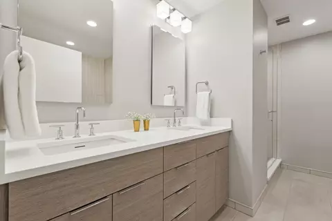 Bath - 57 E Delaware Pl #1602, Chicago, IL 60611 photo 1 of 7