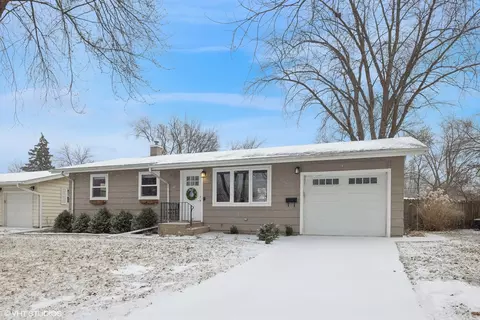 220 S 17th St, Saint Charles, IL 60174