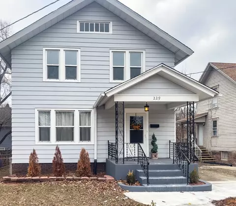 229 S Prospect St, Rockford, IL 61104