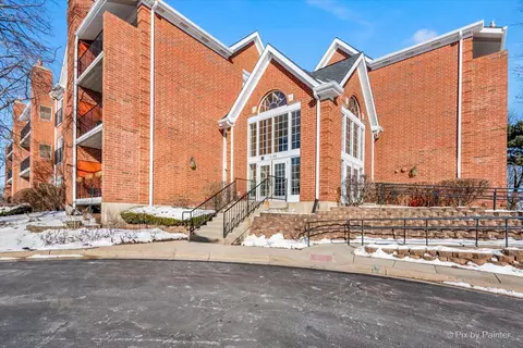 23 Hunt Club Dr #23, Saint Charles, IL 60174