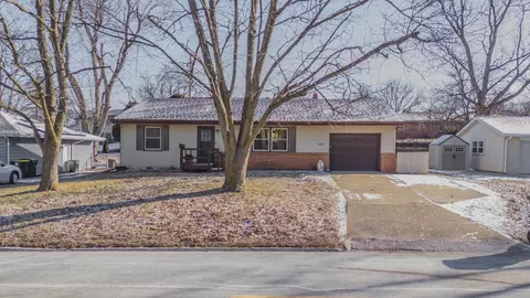 104 Grandview Dr, Normal, IL 61761