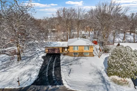 43 W371 Thornapple Tree Rd, Sugar Grove, IL 60554