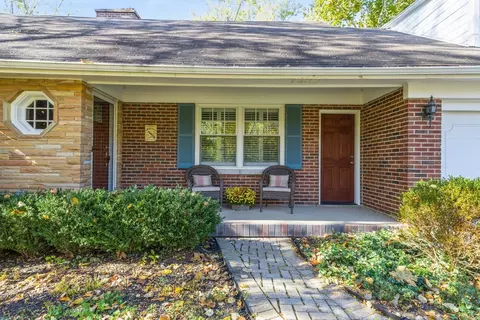 1812 Highland Ter, Glenview, IL 60025