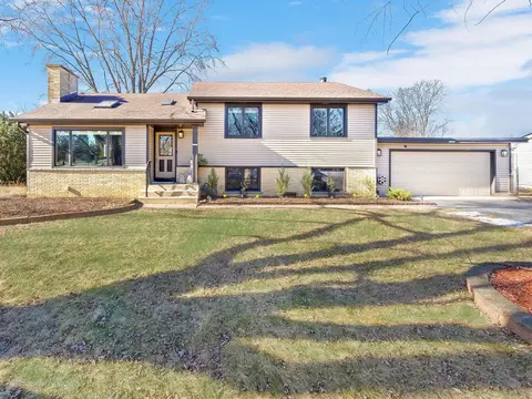 6322 Wilshire Dr, Downers Grove, IL 60516