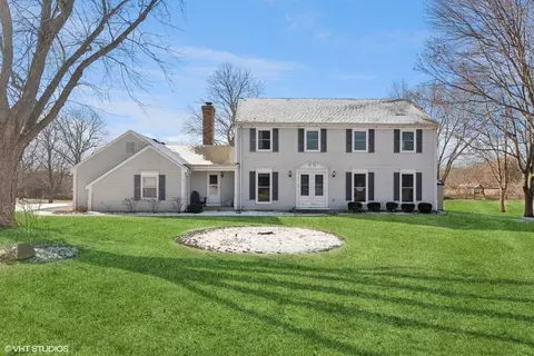 30 Alice Ln, Lake Barrington, IL 60010