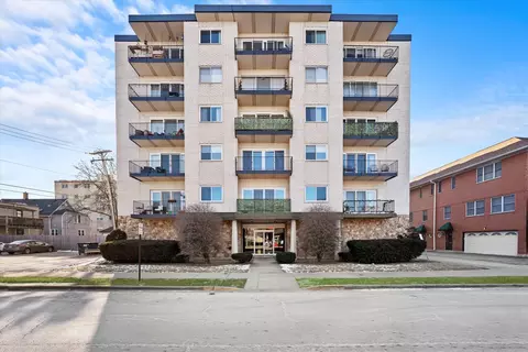 7314 Randolph St #2D, Forest Park, IL 60130
