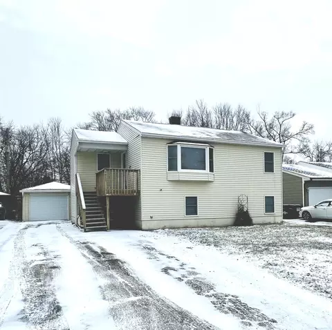 4611 Prairie Ave, Mchenry, IL 60050