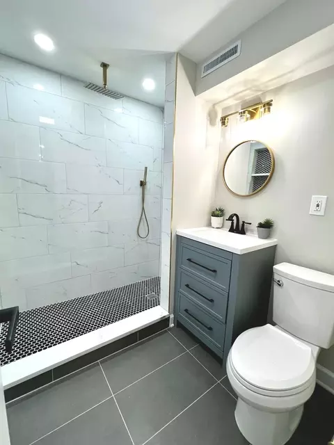Bath - 4611 Prairie Ave, Mchenry, IL 60050 photo 3 of 3