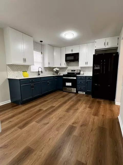 Kitchen - 4611 Prairie Ave, Mchenry, IL 60050 photo 1 of 1