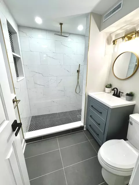 Bath - 4611 Prairie Ave, Mchenry, IL 60050 photo 2 of 3