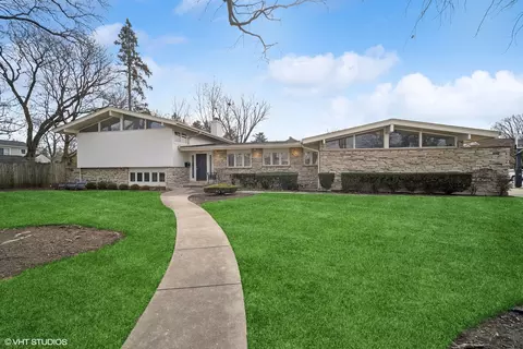 2209 Swainwood Dr, Glenview, IL 60025