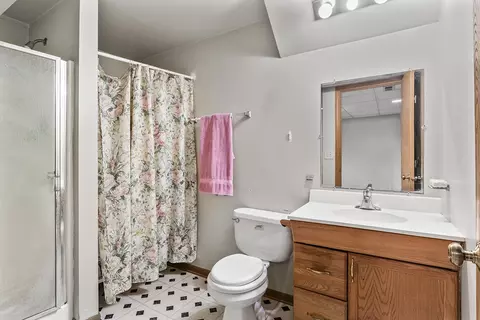 Bath - 2260 South St, Elgin, IL 60123 photo 4 of 4