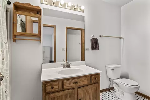 Bath - 2260 South St, Elgin, IL 60123 photo 2 of 4