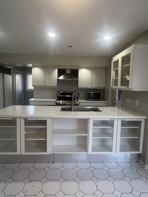 Kitchen - 42 Danube Way, Olympia Fields, IL 60461 photo 3 of 5