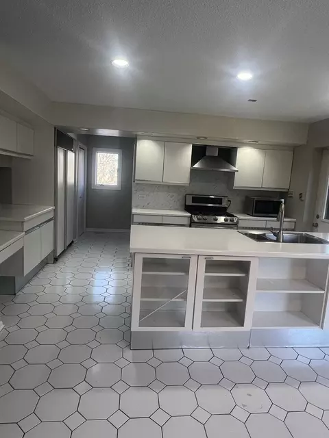 Kitchen - 42 Danube Way, Olympia Fields, IL 60461 photo 4 of 5