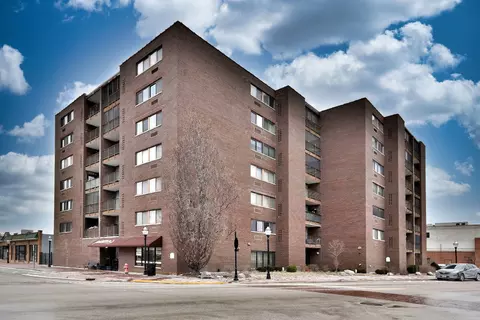 11 W Green St #608, Bensenville, IL 60106