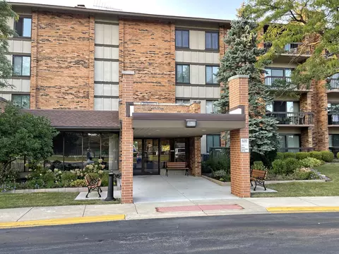 77 Lake Hinsdale Dr #308, Willowbrook, IL 60527