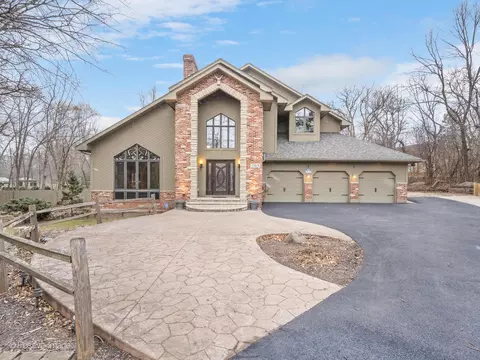 3 N631 Lakeview Ct, West Chicago, IL 60185