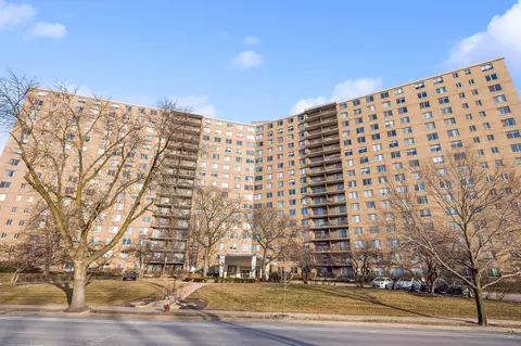 7033 N Kedzie Ave #708, Chicago, IL 60645