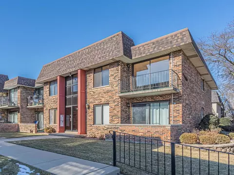 10416 S Pulaski Rd #201C, Oak Lawn, IL 60453