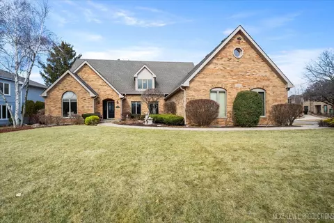 4114 White Eagle Dr, Naperville, IL 60564