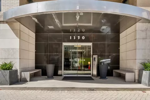 1350 N Astor St #3C, Chicago, IL 60610