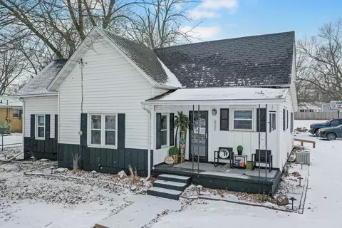 421 S Madison St, Cerro Gordo, IL 61818