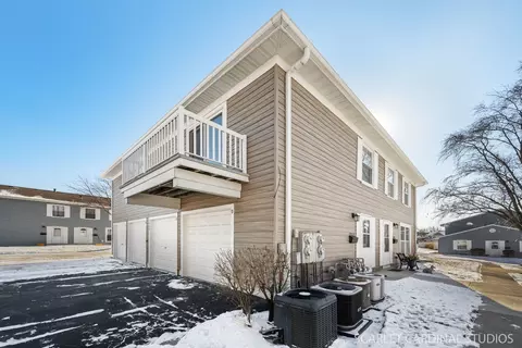 1535 Woodcutter Ln #D, Wheaton, IL 60189