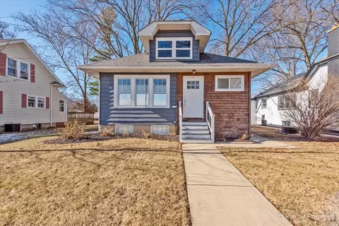 318 Richards St, Geneva, IL 60134