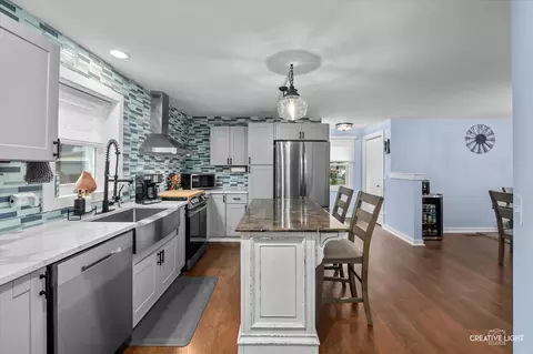 Kitchen - 543 67th Pl, Willowbrook, IL 60527 photo 1 of 3