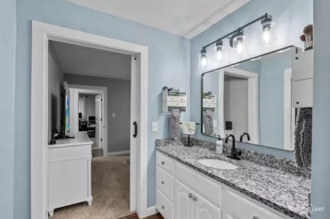 Bath - 543 67th Pl, Willowbrook, IL 60527 photo 3 of 4