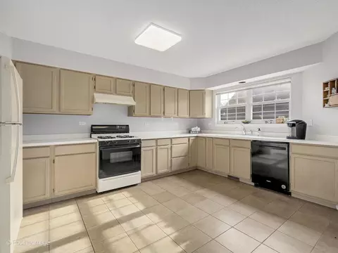 352 Cimarron Rd, Lombard, IL 60148 photo 7