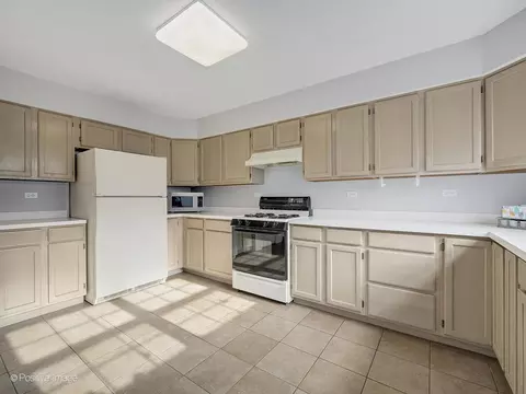 352 Cimarron Rd, Lombard, IL 60148 photo 8