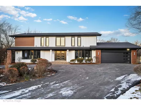 2163 Churchill Ct, Highland Park, IL 60035